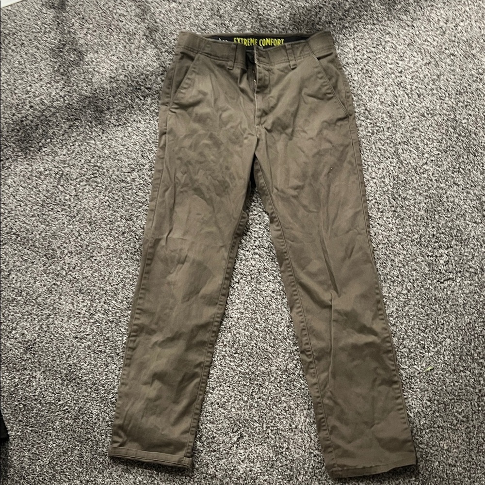 Lee Men's Classic Fit Khaki Chinos